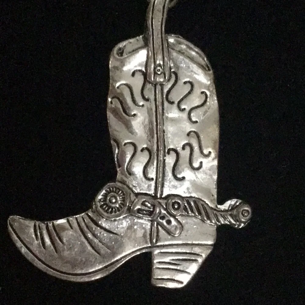 NEW 316 stainless steel rope chain plus metal boot pendant. Chain is 24” approx. - Picture 2 of 4